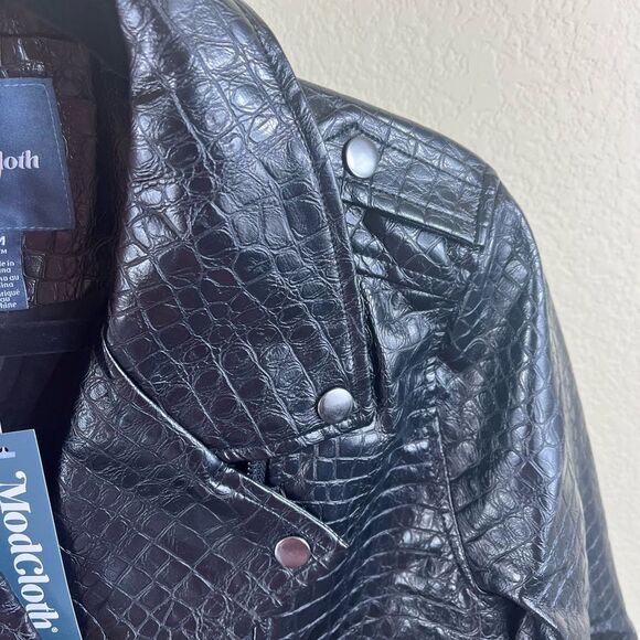 ModCloth Crocodile faux leather moto jacket cropped black color size Medium - Picture 8 of 10
